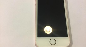 Good
													Apple iPhone SE 1st Gen 2016 - TracFone, Gold, 32 GB, A1662, photo 3 of 13