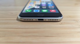 Good
													Apple iPhone SE 3rd Gen 2022 - Cricket, Starlight, 64 GB, A2595, photo 3 of 14