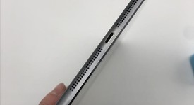 Good
													Apple iPad Air - Unlocked, Gray, 64 GB, photo 5 of 7