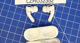 Used
													Apple AirPods Pro 1st Gen - MagSafe Case, photo 4 of 5