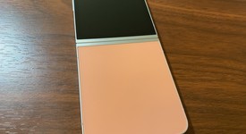 Good
													Samsung Galaxy Z Flip6 - Unlocked, Peach, 256 GB, 12 GB, SM-F741U1, photo 3 of 4