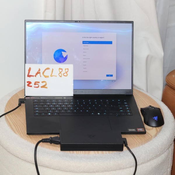 Razer Blade 16 inch 2025 - 4 TB, Black, 64 GB, AMD Ryzen AI 9