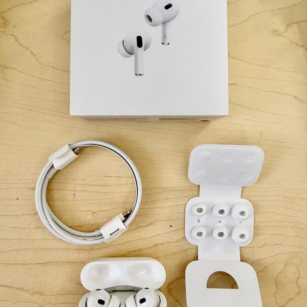 Apple AirPods Pro 2 - Lightning