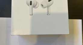 Used
													Apple AirPods Pro 2 - Lightning, photo 2 of 15