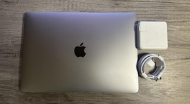 Good
													MacBook Air 2019 - 13" - I5, Gray, 256 GB, 8 GB, photo 3 of 8