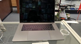 Fair
													MacBook Pro 2016 (With Touch Bar) - 15" - Gray, 2 TB, 16 GB, photo 3 of 8