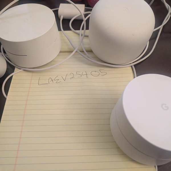 Google Nest WiFi Mesh Router - Snow, 1 Router, 2 Nest Points