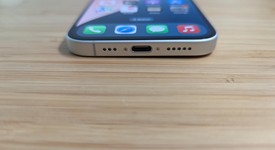 Good
													Apple iPhone 16 - AT&T, White, 128 GB, A3081, photo 3 of 10