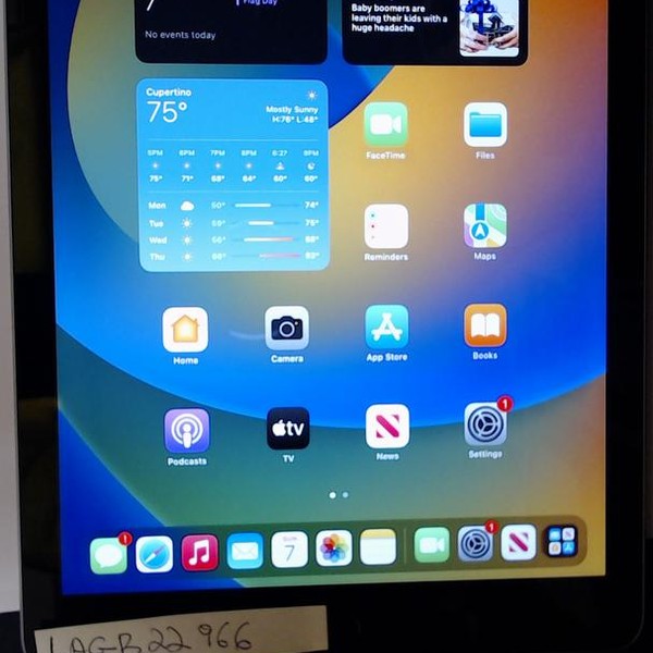 Apple iPad (5th Gen) - Verizon, 32 GB, Silver, A1823