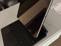 Apple iPad Pro 12.9" 6th Gen 2022