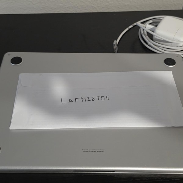 MacBook Air 2022 (M2) - 13 inch - 256 GB, Silver, 8 GB, Apple M2