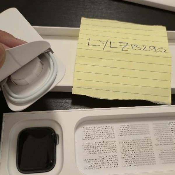 Apple Watch SE 2nd Gen 40mm - Midnight, A2722 - GPS, Aluminum