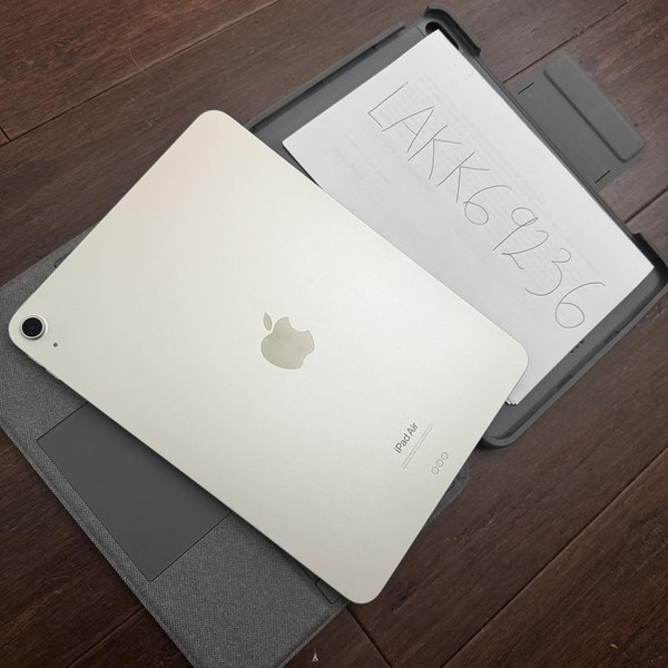 Apple iPad Air (5th Gen) - Wi-Fi, 64 GB, Gray, A2588