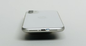 Good
													Apple iPhone 11 - Unlocked Non-US, White, 128 GB, A2223, photo 5 of 9
