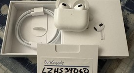 Used
													Apple AirPods 3rd Gen - MagSafe Case, photo 1 of 8