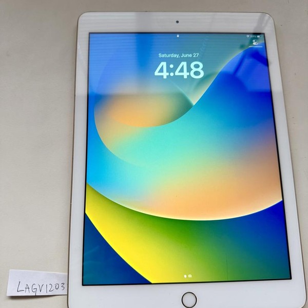 Apple iPad (5th Gen) - Wi-Fi, 32 GB, Gold, A1822