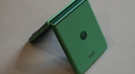 Mint
													Motorola Razr (2025) - Unlocked, Green, 256 GB, 8 GB, photo 1 of 8