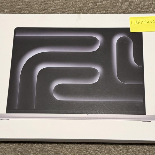 MacBook Pro 2024 - 16 inch - 1 TB, Silver, 36 GB, Apple M4 Max 14-core