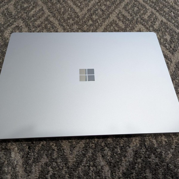 Microsoft Surface Laptop 3 - 128 GB, Platinum, 8 GB, Intel Core i5, 15 inch