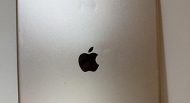 Good
													Apple iPad Pro 12.9" 2nd Gen 2017 - Unlocked, Gold, 512 GB, photo 3 of 4