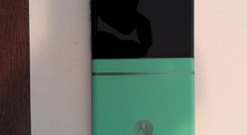 Mint
													Motorola Razr (2025) - Unlocked, Green, 256 GB, 8 GB, photo 2 of 8