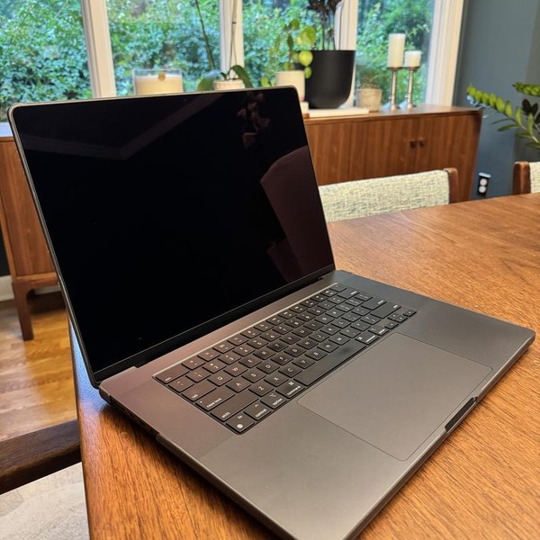 MacBook Pro Late 2023 (M3) - 16 inch - 512 GB, Black, 36 GB, Apple M3 Pro 12-core, 18-core GPU