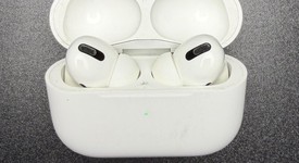 Used
													Apple AirPods Pro - Wireless Case, photo 1 of 6