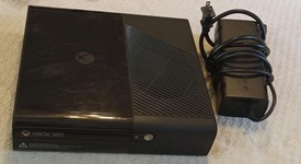 Mint
													Xbox 360 E - Black, 250 GB, photo 3 of 11