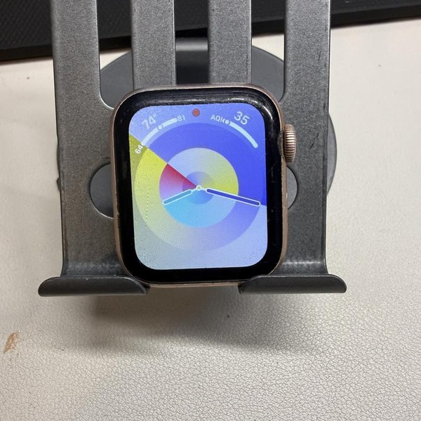 Apple Watch Series 4 40mm - Unlocked, Gold, A1975 - Cellular, Aluminum