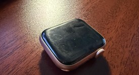 Good
													Apple Watch SE 1st Gen 40mm - Gold, A2351 - GPS, Aluminum, photo 5 of 5