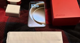 Mint
													OnePlus 15 - Unlocked, Sand Storm, 512 GB, 16 GB, photo 1 of 6