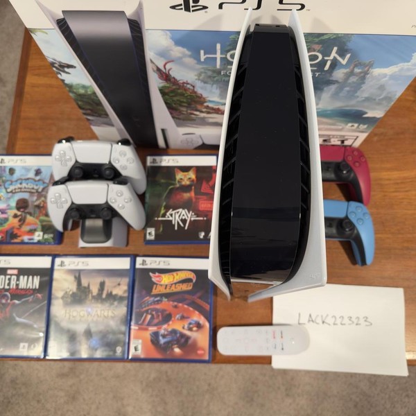 PlayStation 5 Standard Edition (2020) - 825 GB, White, Standard Edition