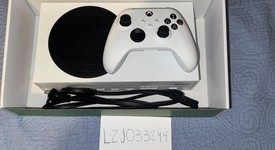 Mint
													Xbox Series S (2020) - White, 512 GB, photo 2 of 8