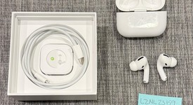 Used
													Apple AirPods Pro - MagSafe Case, photo 2 of 2