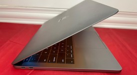 Good
													MacBook Pro 2017 (No Touch Bar) - 13" - I5, Gray, 256 GB, 8 GB, photo 5 of 7