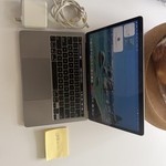 Good MacBook Pro 2020 - 13 inch - 512 GB, Gray, 16 GB, Intel Core i5