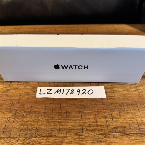 Apple Watch SE 2nd Gen 44mm - Starlight, A2723 - GPS, Aluminum