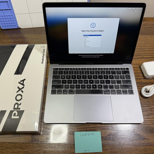 MacBook Air 2019 - 13 inch - 128 GB, Gray, 8 GB, Intel Core i5