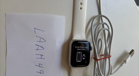 Good
													Apple Watch SE 2nd Gen 40mm - Unlocked, Starlight, A2726 - Cellular, Aluminum, photo 2 of 2