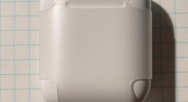 Used
													Apple AirPods 2nd Gen - Lightning Case, photo 3 of 6