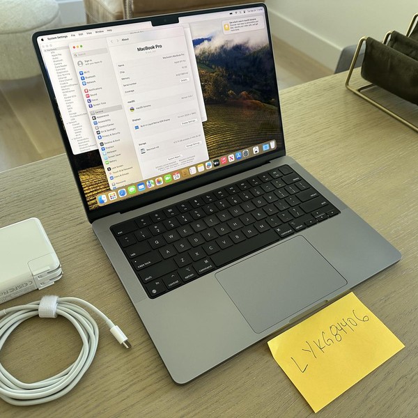 MacBook Pro 2021 - 14 inch - 512 GB, Gray, 16 GB, Apple M1 Pro 8-core
