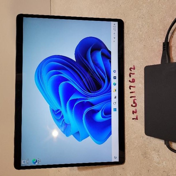 Microsoft Surface Pro 9 - Wi-Fi, 256 GB, Graphite, 8 GB, Intel Core i5, Wi-Fi