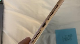 Good
													Apple iPad 6th Gen - Unlocked, Gold, 32 GB, A1954, photo 4 of 7