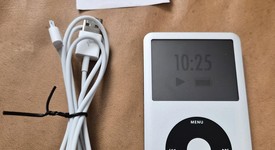 Good
													Apple iPod Classic 6th Gen 2008 - Silver, 160 GB, photo 2 of 11