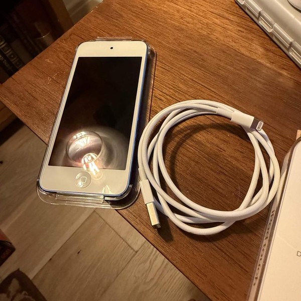Apple iPod Touch 7th Gen - Wi-Fi, 128 GB, Blue