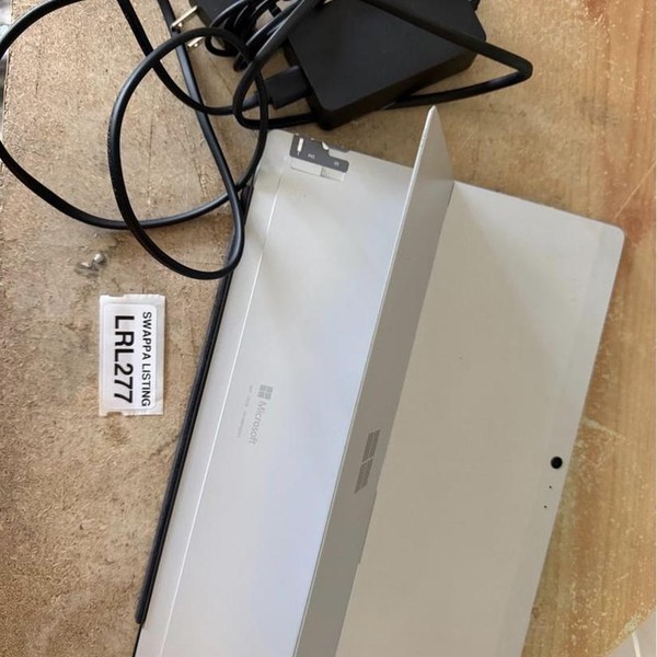 Microsoft Surface Pro 5 (2017) - Wi-Fi, 256 GB, Silver, 8 GB