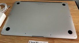 Good
													MacBook Air 2017 - 13" - I5, Silver, 128 GB, 8 GB, photo 4 of 4
