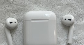 Used
													Apple AirPods 2nd Gen - Lightning Case, photo 2 of 4