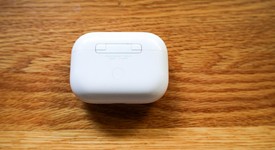 Used
													Apple AirPods Pro 2 - Lightning, photo 4 of 7