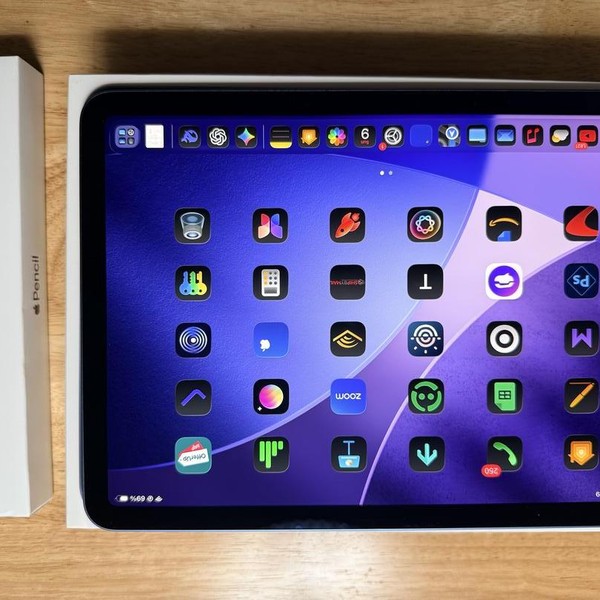Apple iPad Air (5th Gen) - Wi-Fi, 64 GB, Blue, A2588